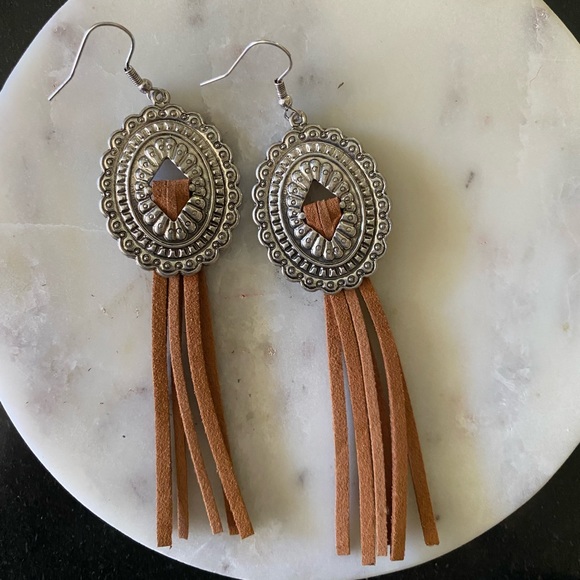 Western Concho Silver Metal Medallion Earrings With Tan Brown Tassle Fringe - Picture 2 of 4